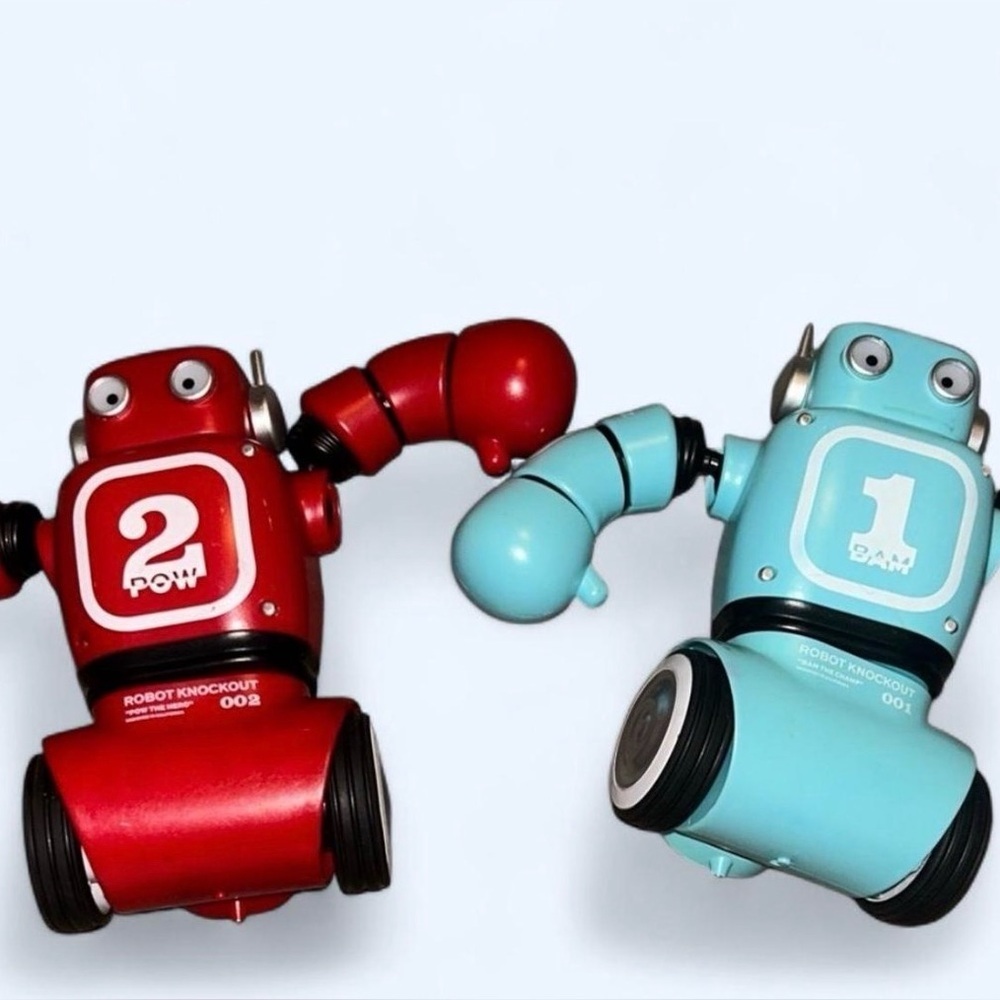 FAO Schwarz Robot Knockout Set - Red and Light Blue